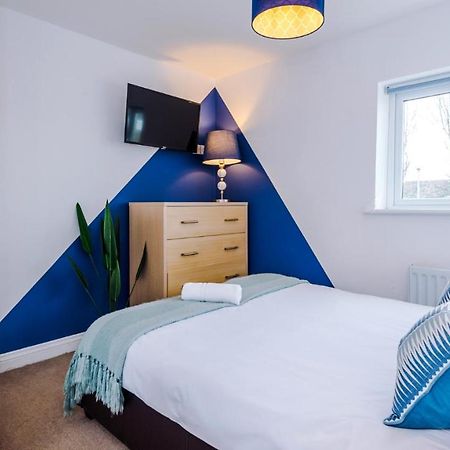 Newhall Road - 4 Bedroom Chester Home - Parking Wervin エクステリア 写真