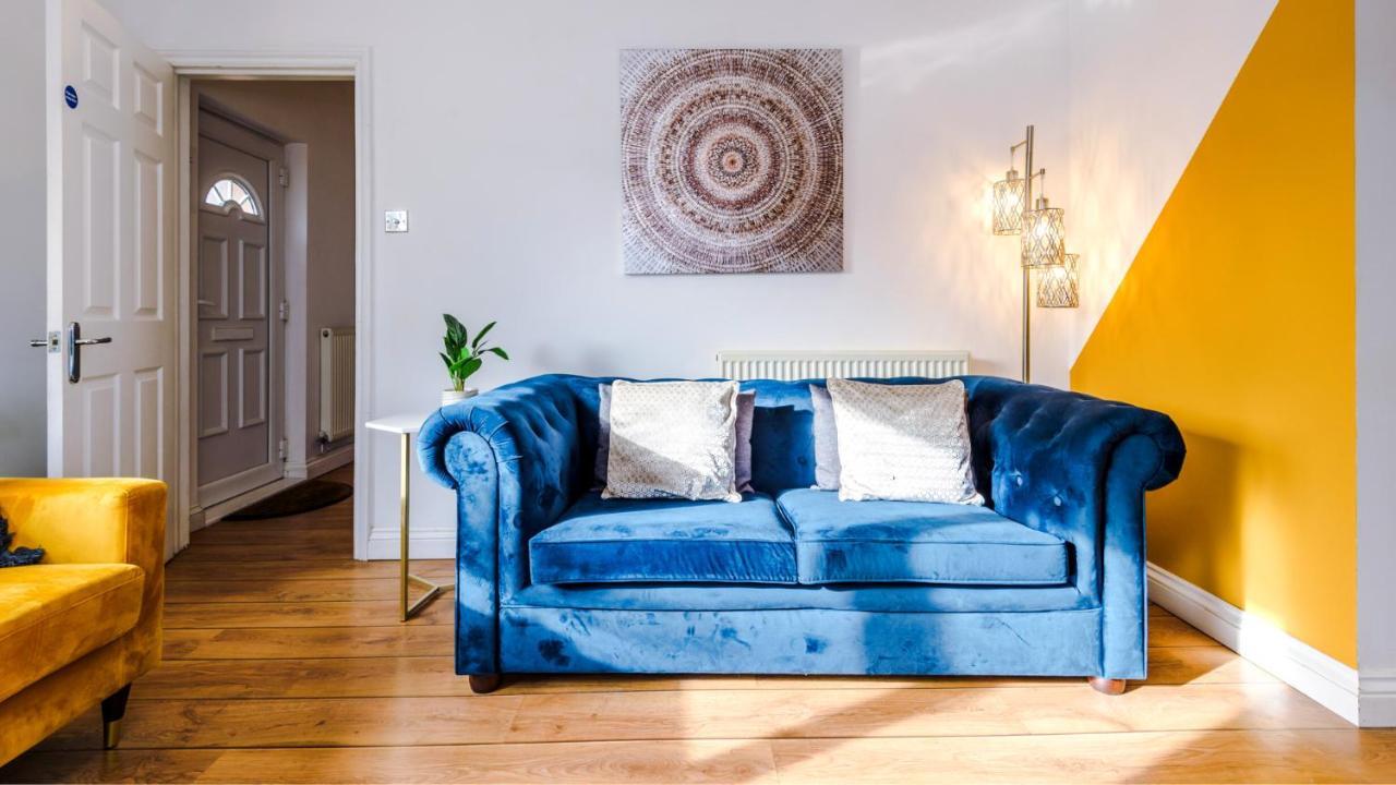 Newhall Road - 4 Bedroom Chester Home - Parking Wervin エクステリア 写真