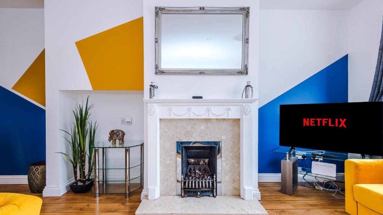 Newhall Road - 4 Bedroom Chester Home - Parking Wervin エクステリア 写真