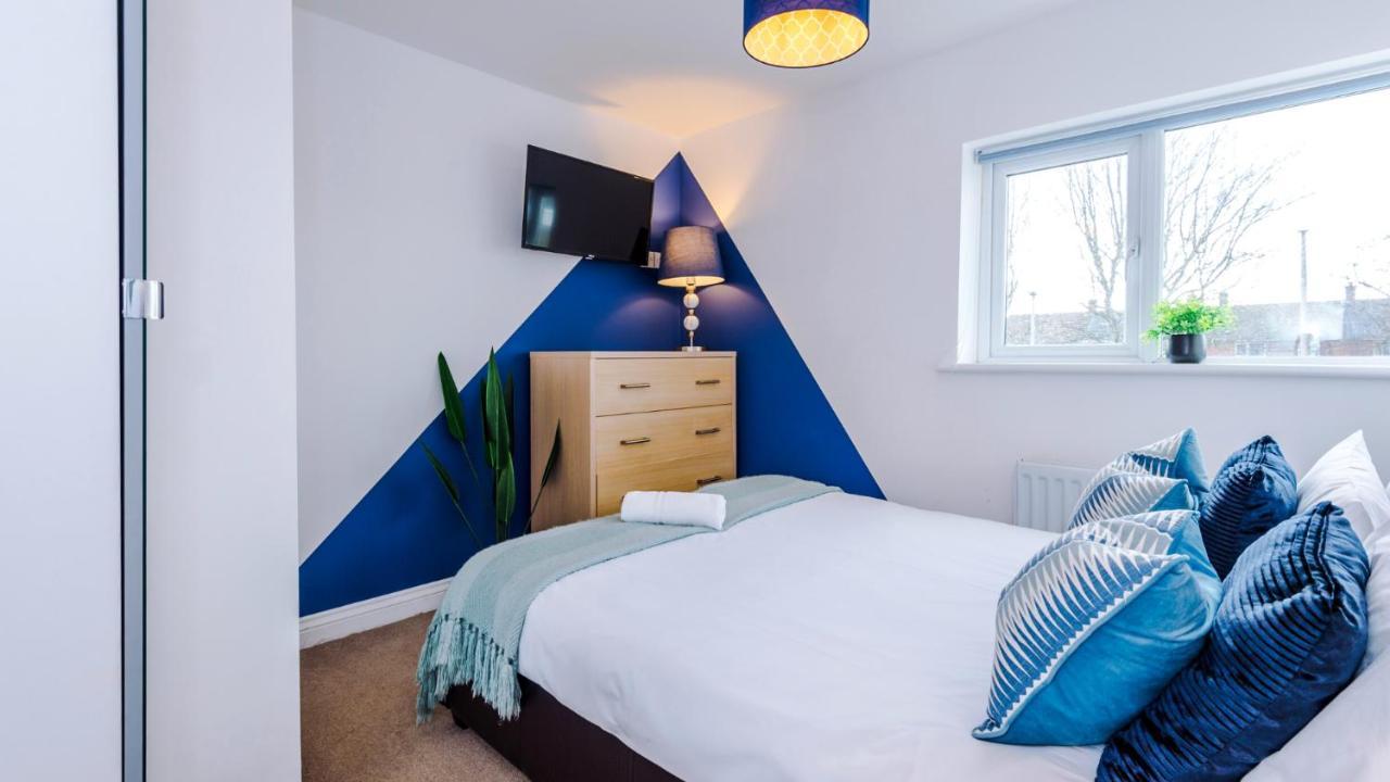 Newhall Road - 4 Bedroom Chester Home - Parking Wervin エクステリア 写真