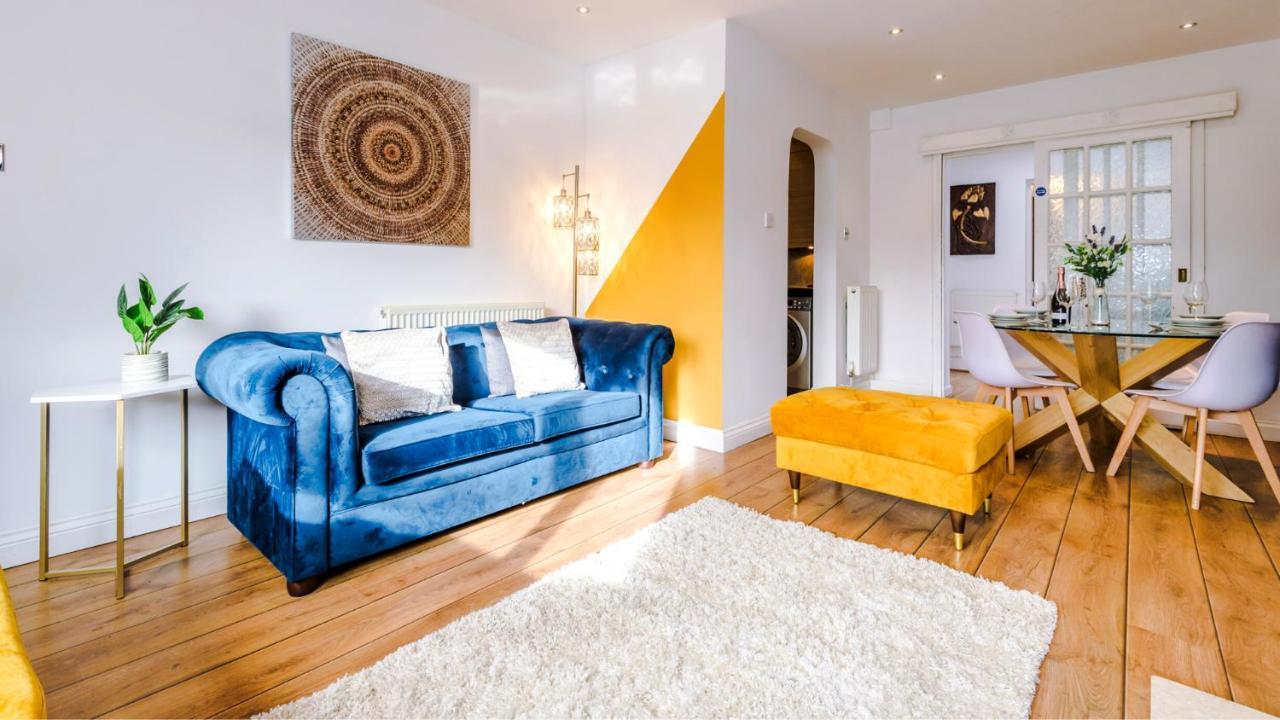Newhall Road - 4 Bedroom Chester Home - Parking Wervin エクステリア 写真