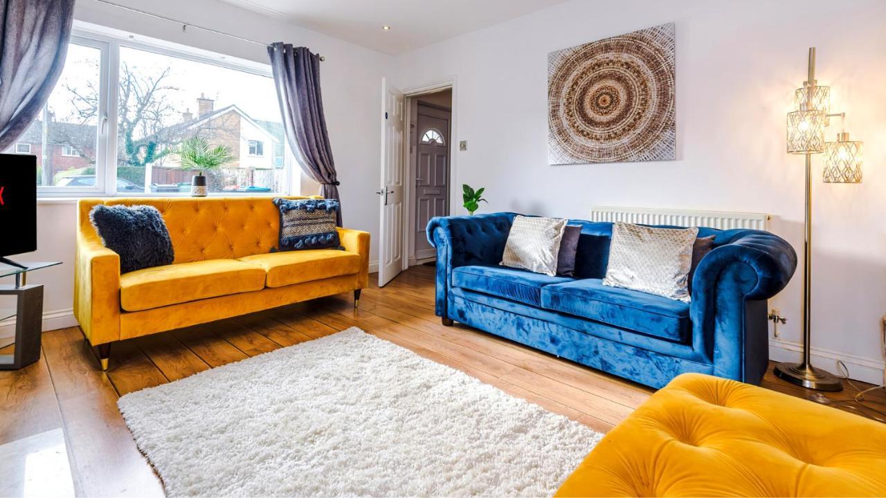 Newhall Road - 4 Bedroom Chester Home - Parking Wervin エクステリア 写真