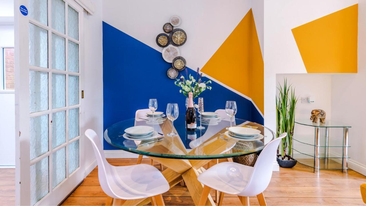 Newhall Road - 4 Bedroom Chester Home - Parking Wervin エクステリア 写真