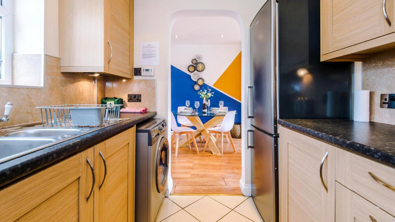 Newhall Road - 4 Bedroom Chester Home - Parking Wervin エクステリア 写真