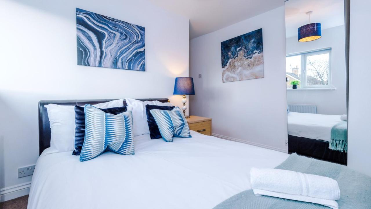 Newhall Road - 4 Bedroom Chester Home - Parking Wervin エクステリア 写真