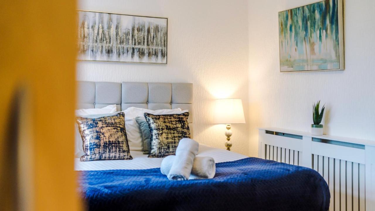 Newhall Road - 4 Bedroom Chester Home - Parking Wervin エクステリア 写真
